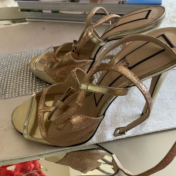 No. 21 GOLD COATED CUTOUT SANDALS SIZE 9 👠👠👠🔥🔥🔥🔥 - Picture 7 of 15